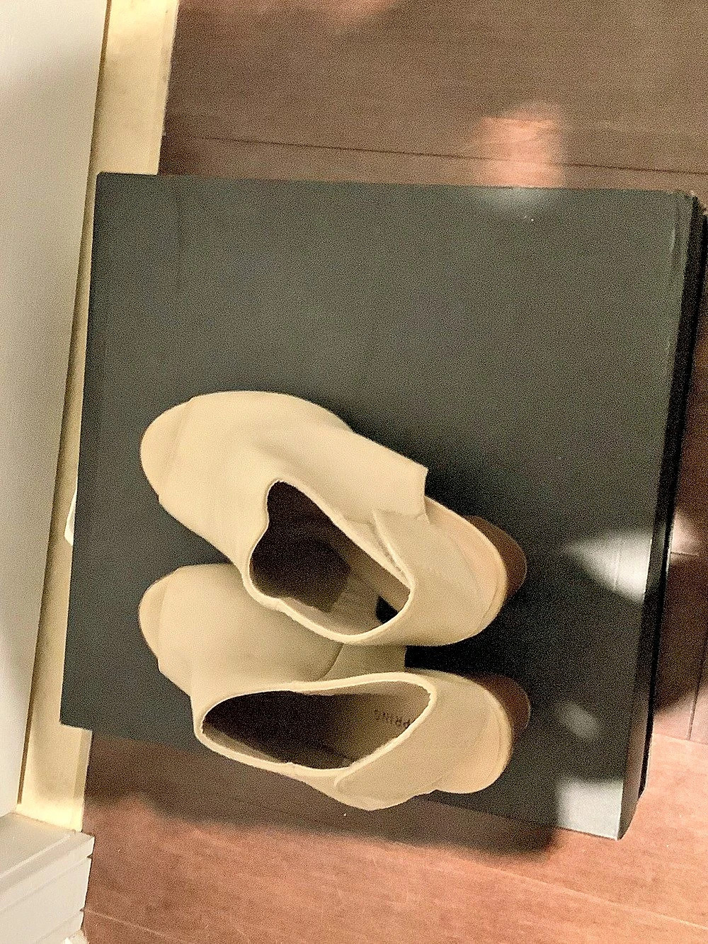 Cream Block Heel Mules Like New
